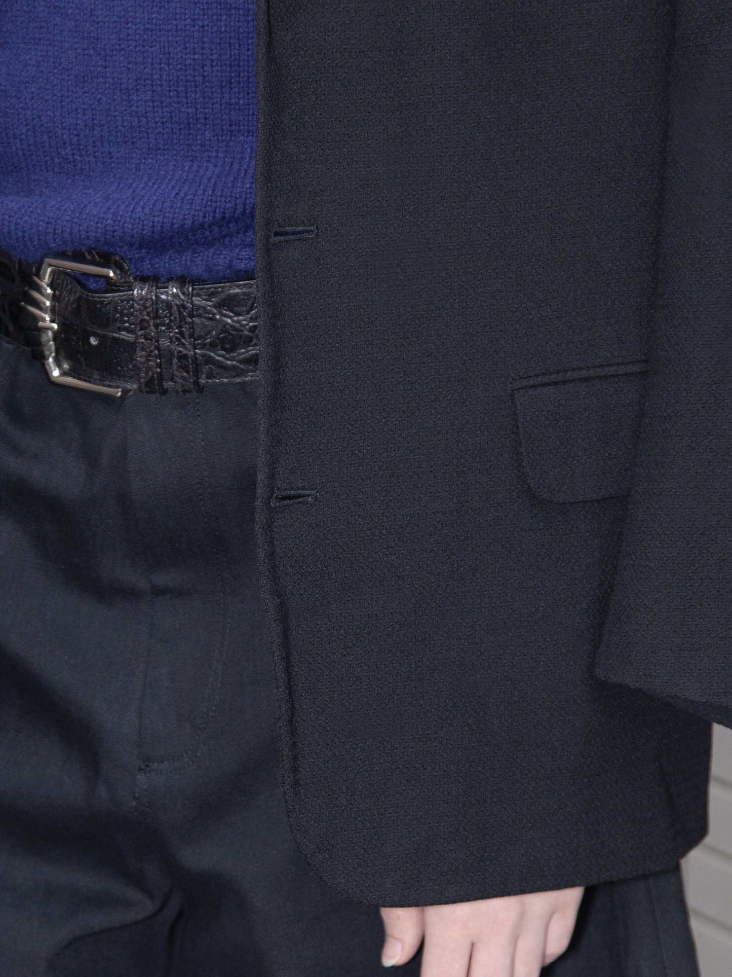 Versace – Textured Leather Belt with Sculptural Silver Buckle